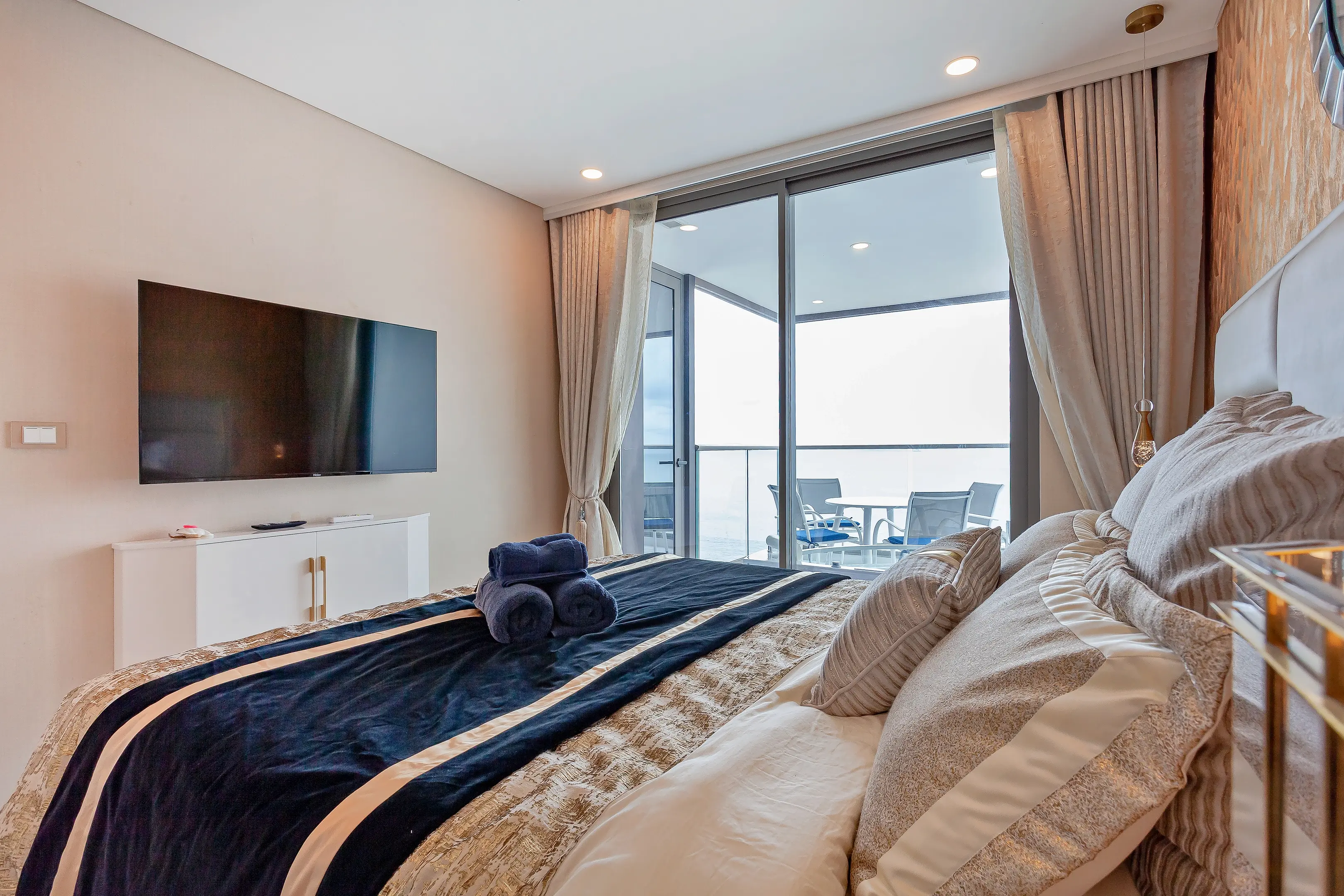 Beach front condo for rent in Pattaya 
