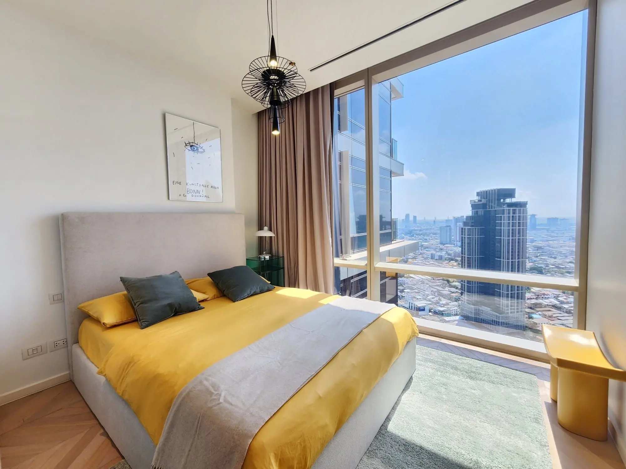 River view at Four Seasons Private Residences 2 beds  for rent  NOW!