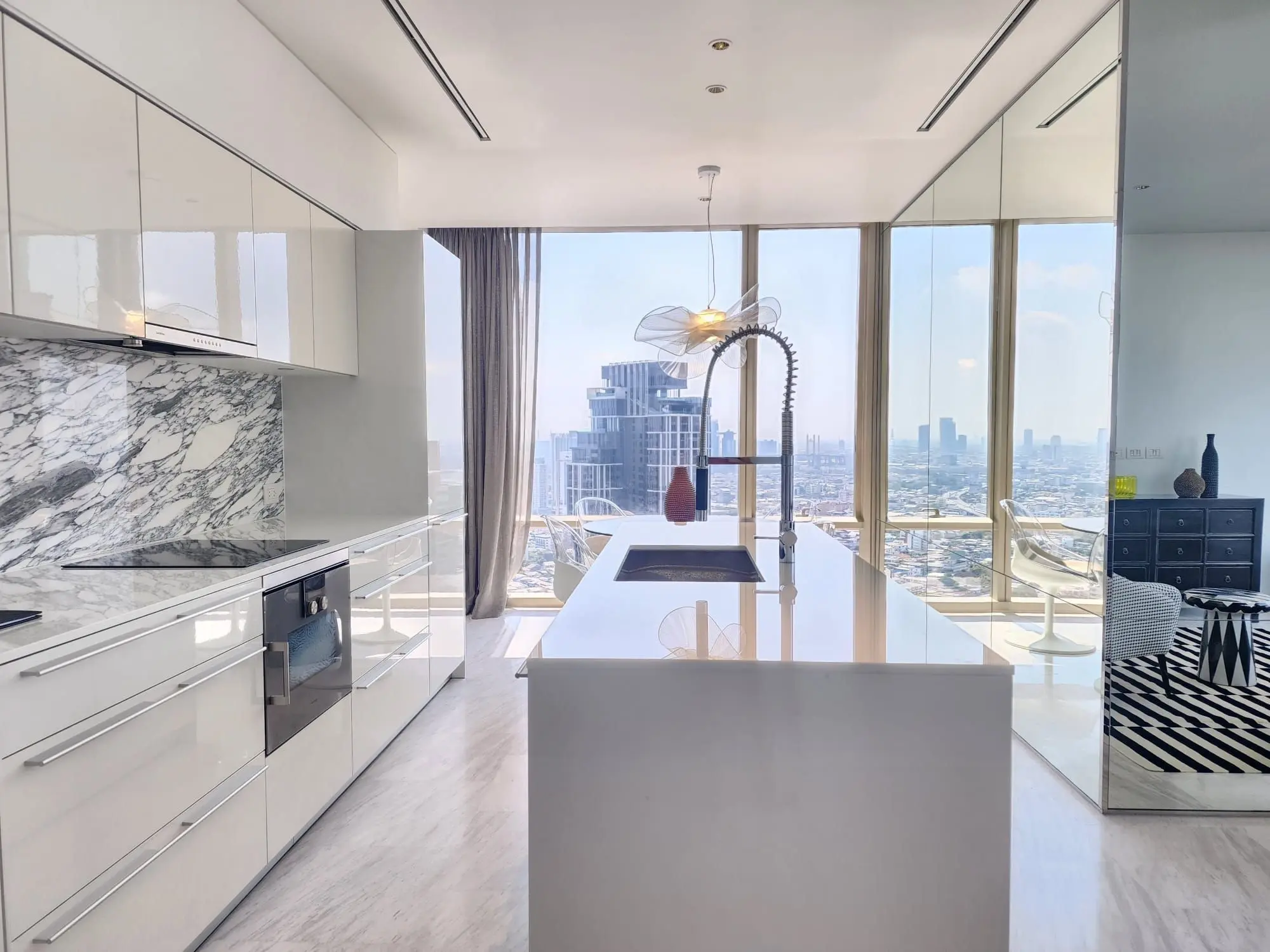 River view at Four Seasons Private Residences 2 beds  for rent  NOW!