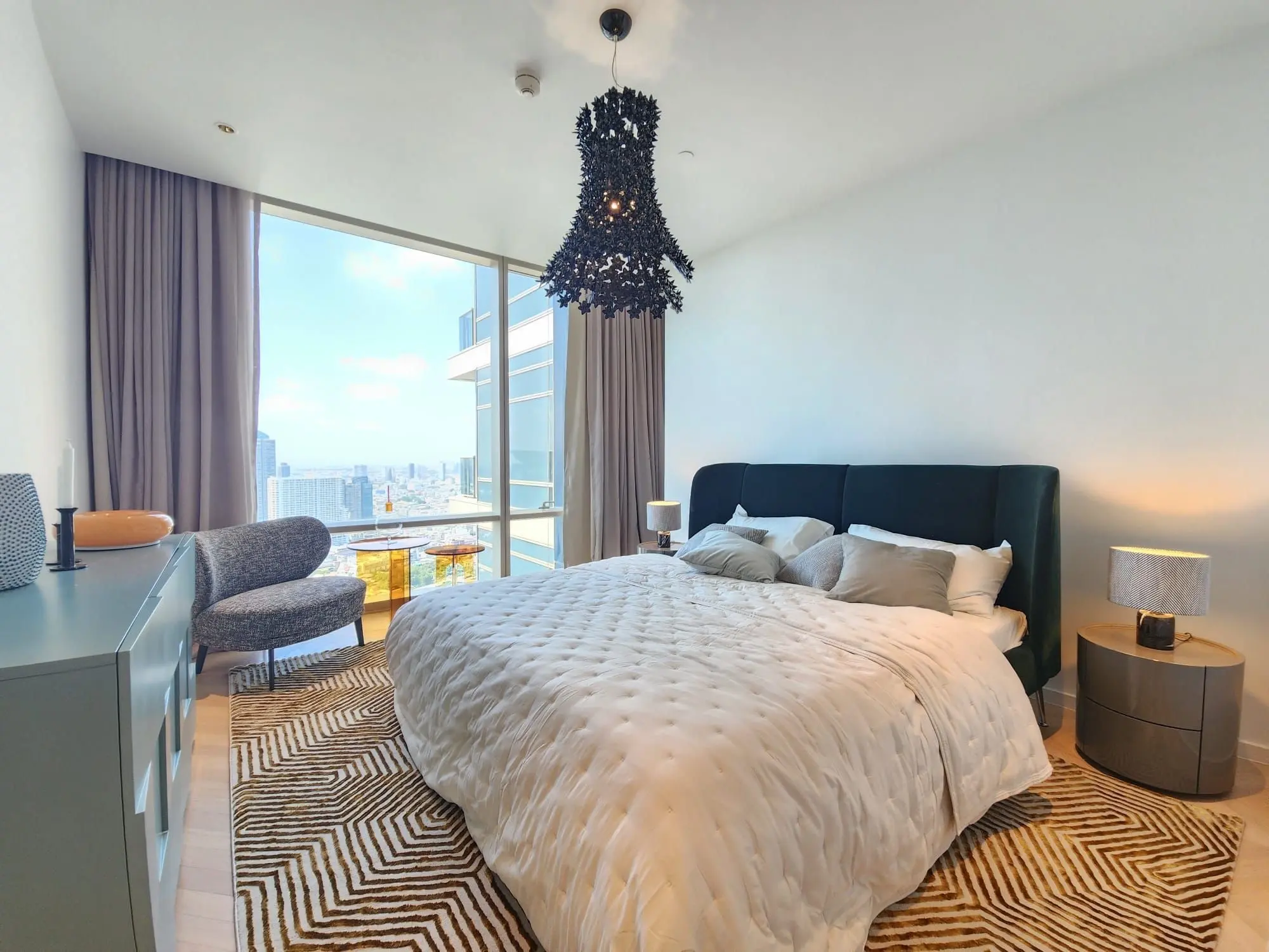 River view at Four Seasons Private Residences 2 beds  for rent  NOW!
