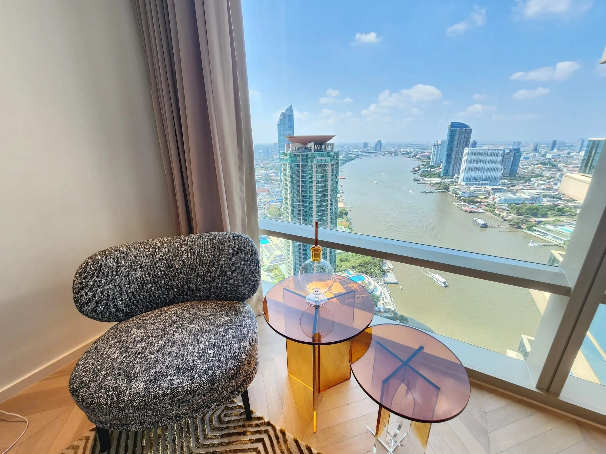 River view at Four Seasons Private Residences 2 beds  for rent  NOW!