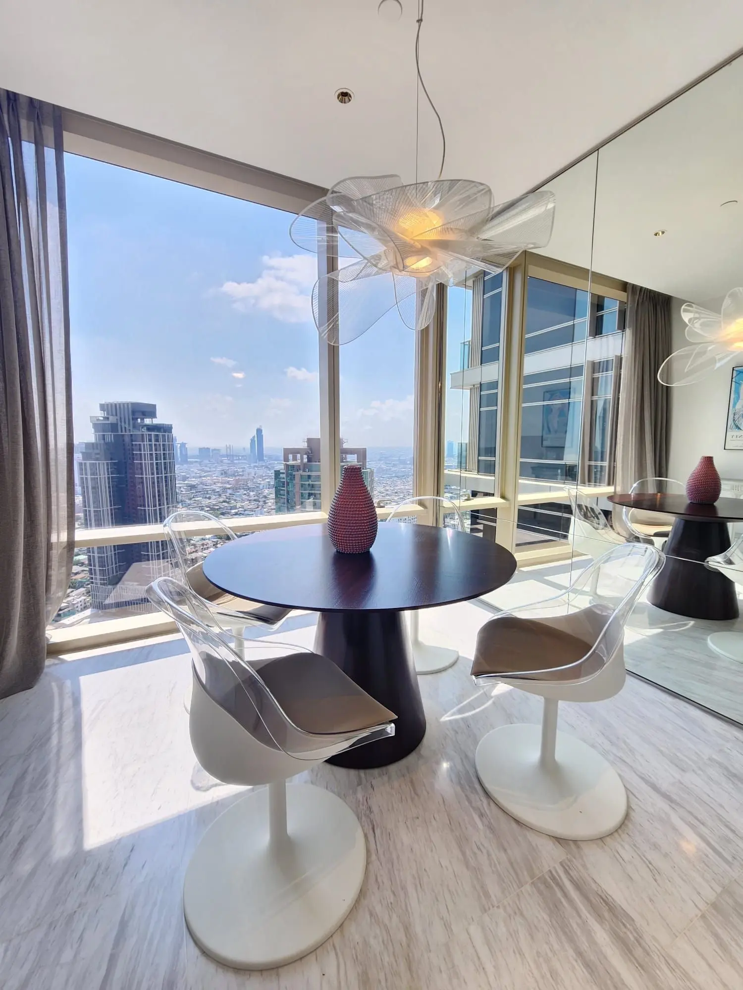 River view at Four Seasons Private Residences 2 beds  for rent  NOW!