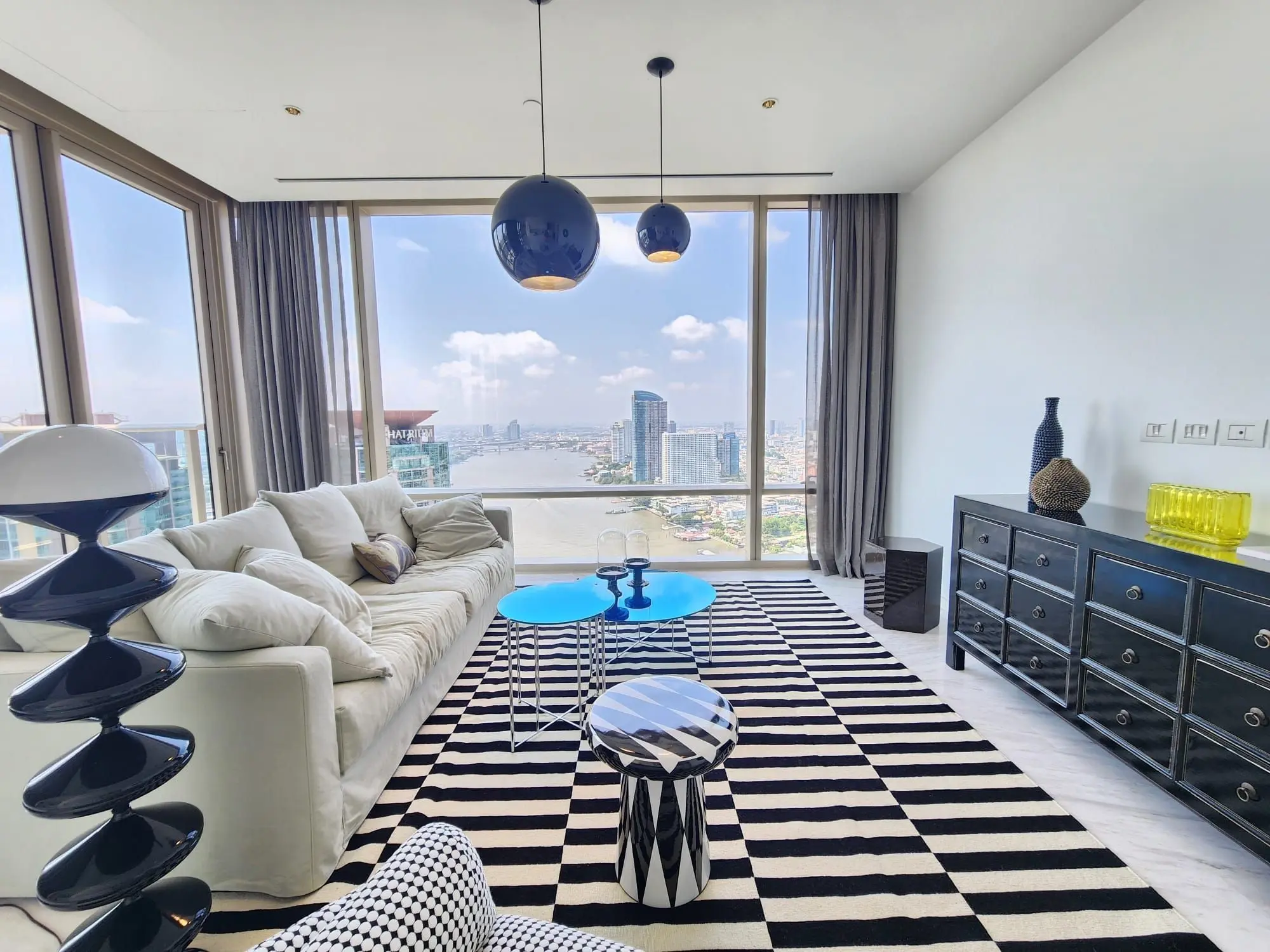River view at Four Seasons Private Residences 2 beds  for rent  NOW!