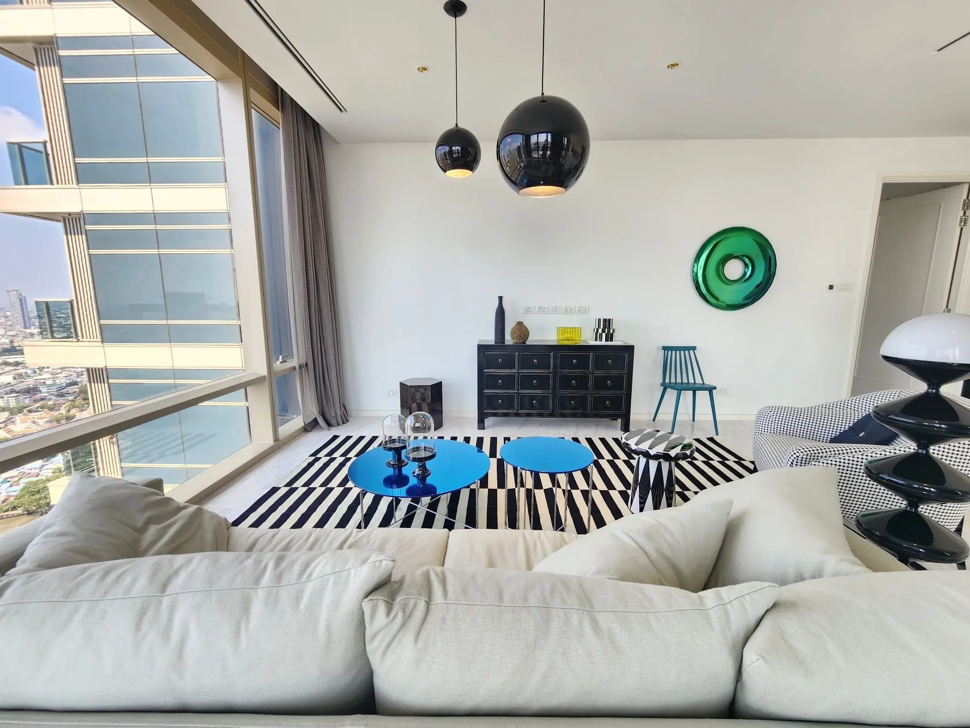 River view at Four Seasons Private Residences 2 beds  for rent  NOW!