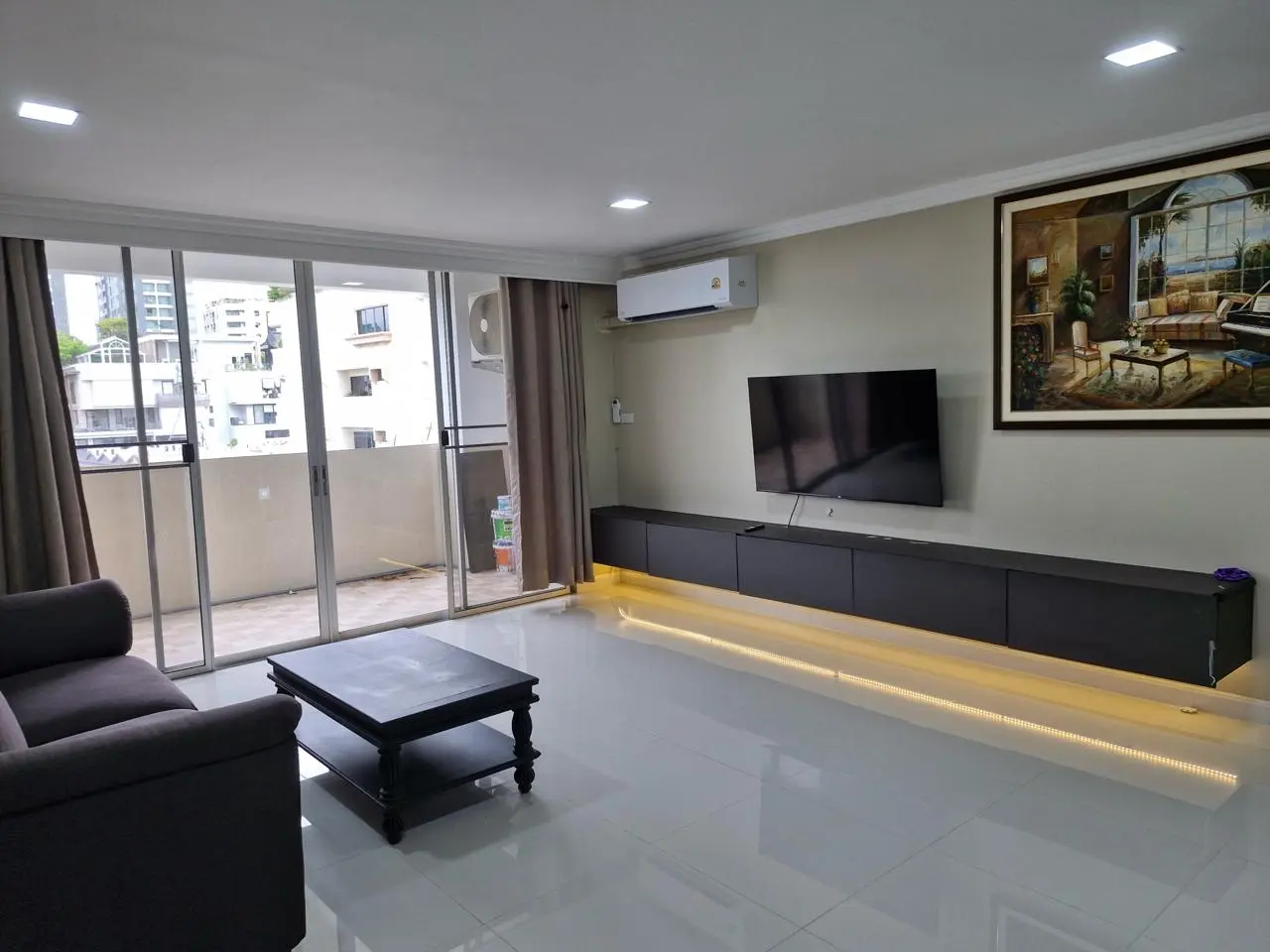 DS TOWER 1 LARGE 3 BEDS FOR RENT NOW