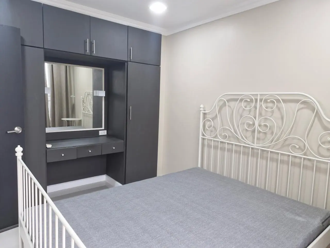 DS TOWER 1 LARGE 3 BEDS FOR RENT NOW