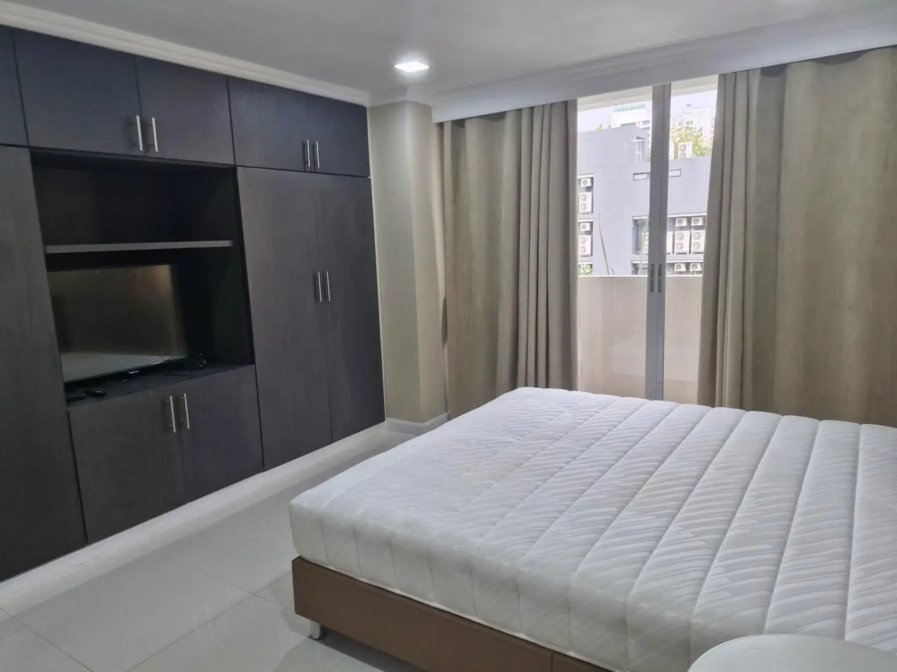 DS TOWER 1 LARGE 3 BEDS FOR RENT NOW
