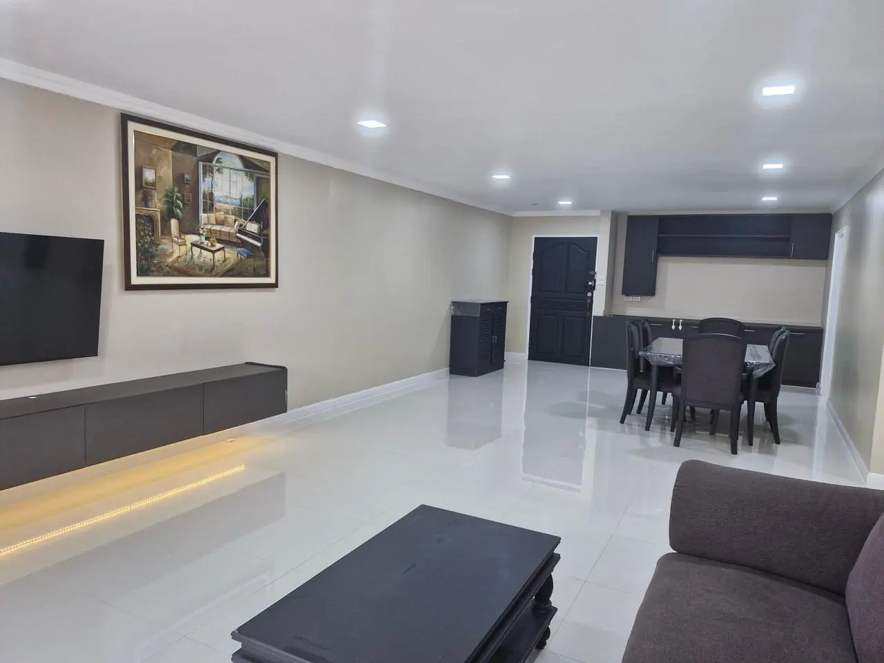 DS TOWER 1 LARGE 3 BEDS FOR RENT NOW