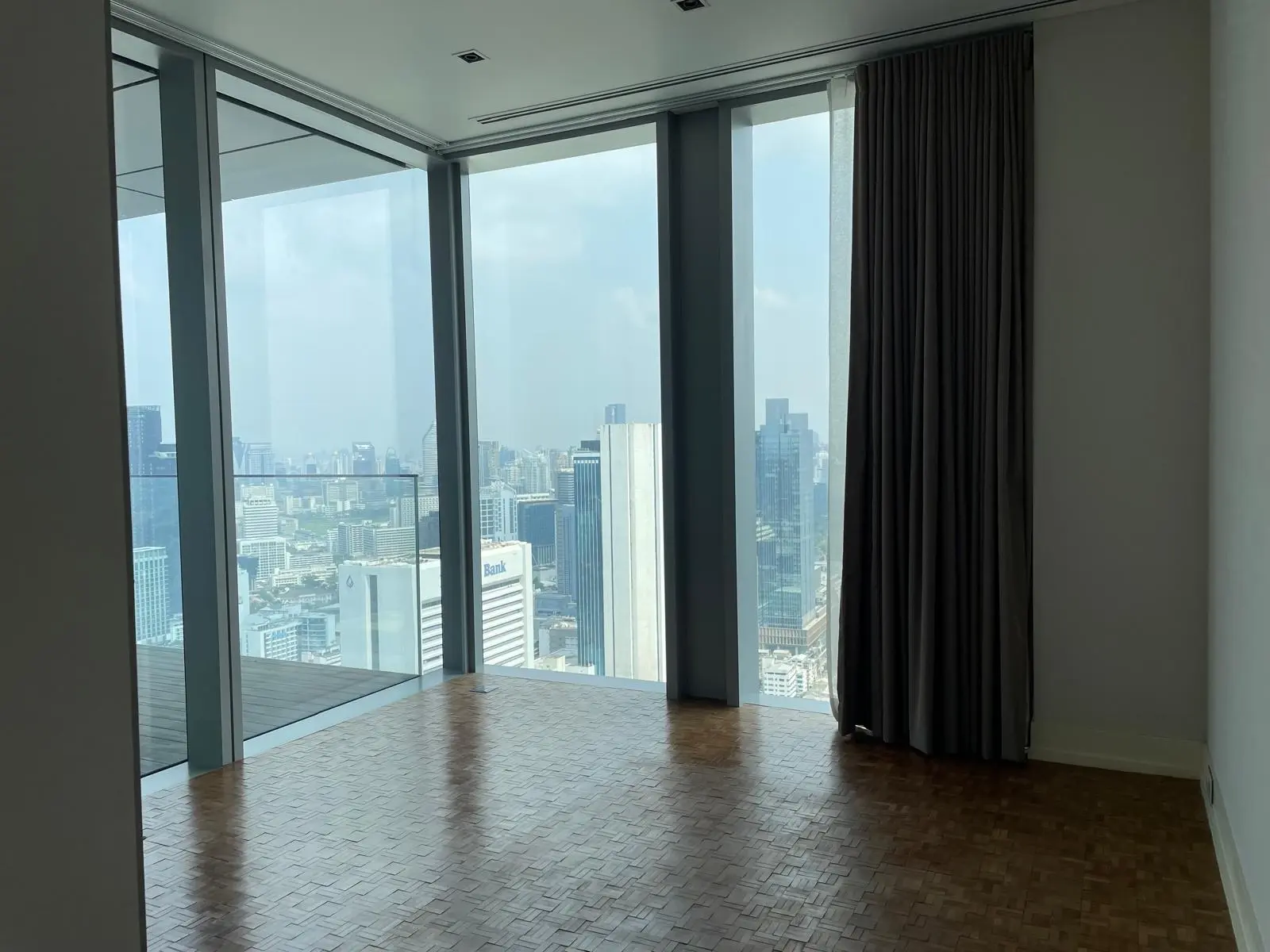 Bright Corner Condo in Si Lom with Panoramic City Views and Spacious Kitchen