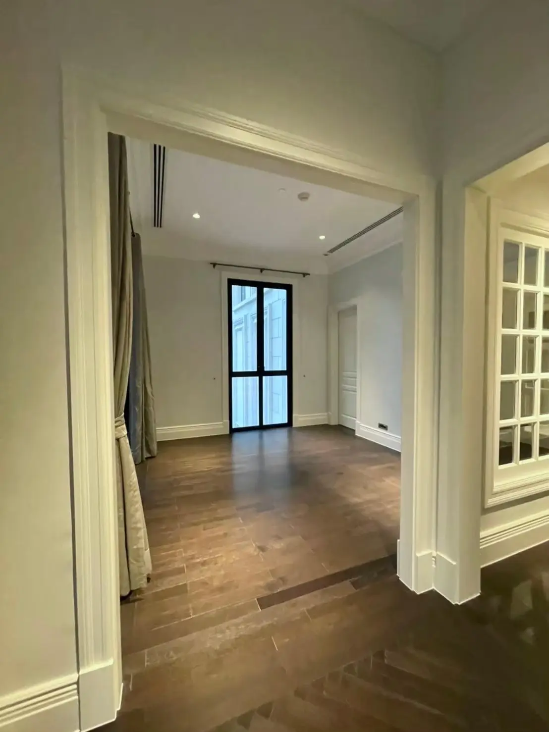 98 Wireless, Super luxury property in Wireless road resale 