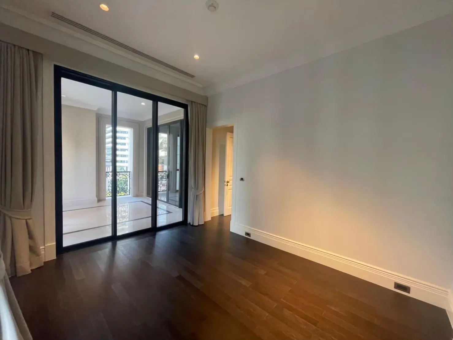 98 Wireless, Super luxury property in Wireless road resale 