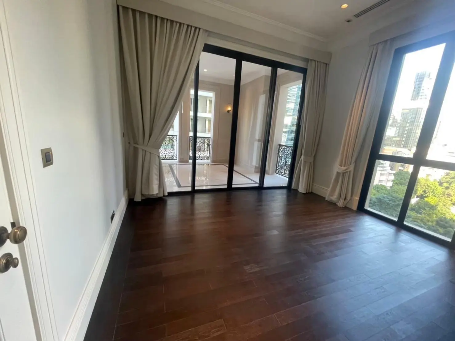 98 Wireless, Super luxury property in Wireless road resale 