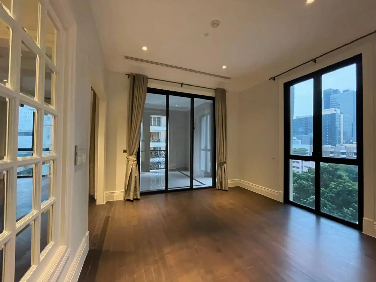 98 Wireless, Super luxury property in Wireless road resale 