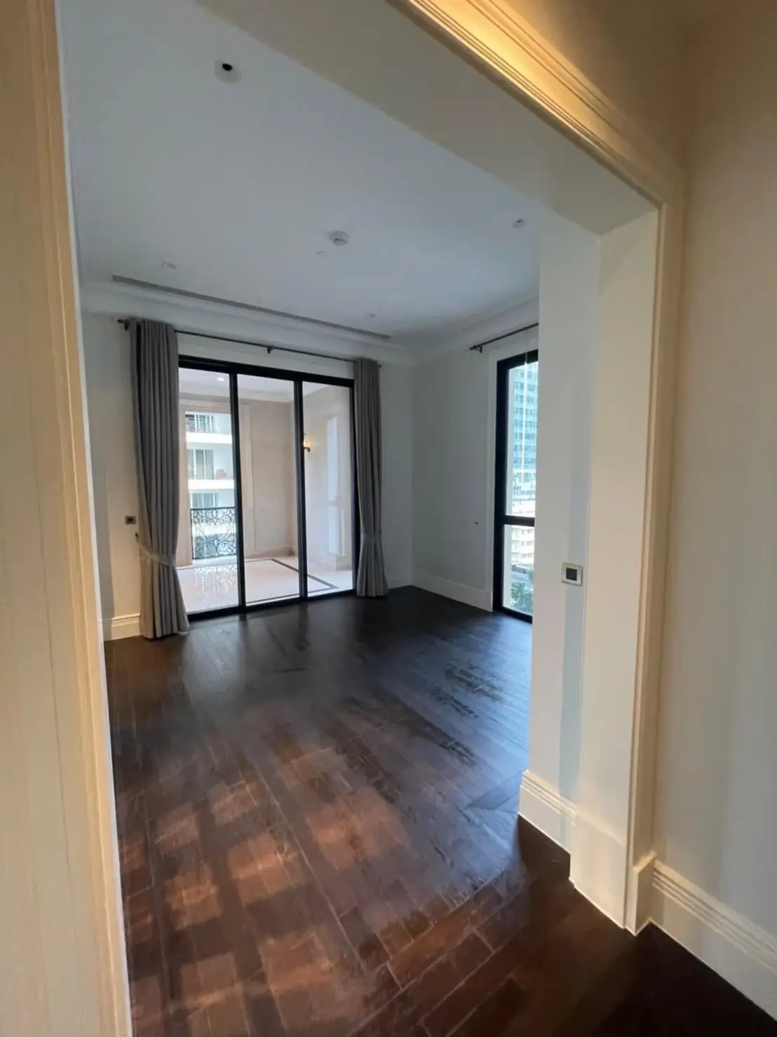 98 Wireless, Super luxury property in Wireless road resale 