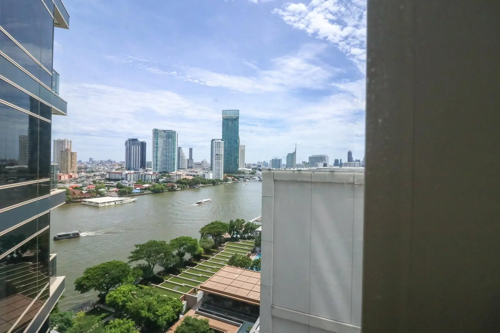 River view at Four Seasons Private Residences 4 beds 