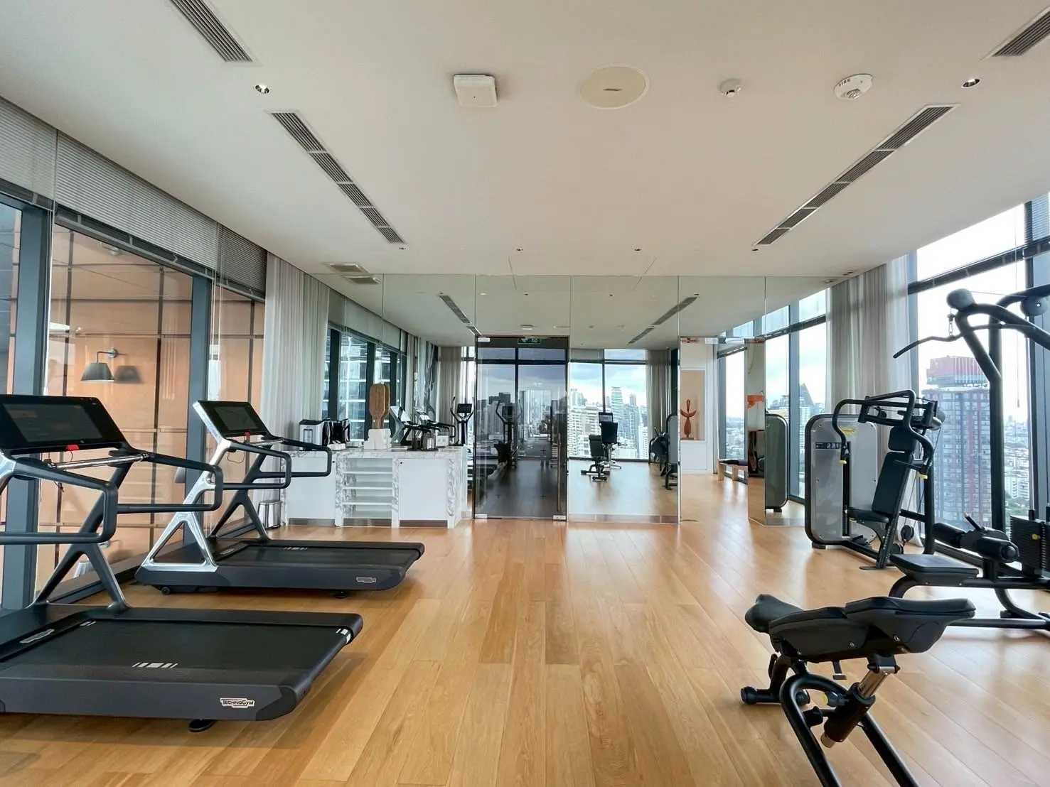 Modern Luxury Condo in Thonglor for sale 