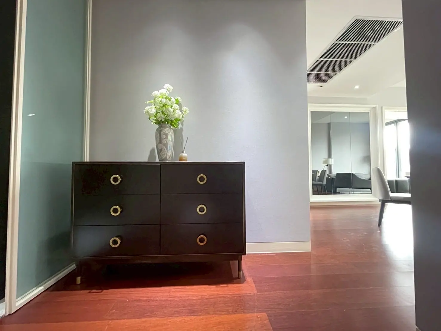 Modern Luxury Condo in Thonglor for sale 
