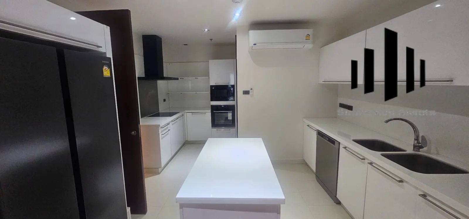 Pet Frendly condo 3 beds with maid room for rent in Phrompong