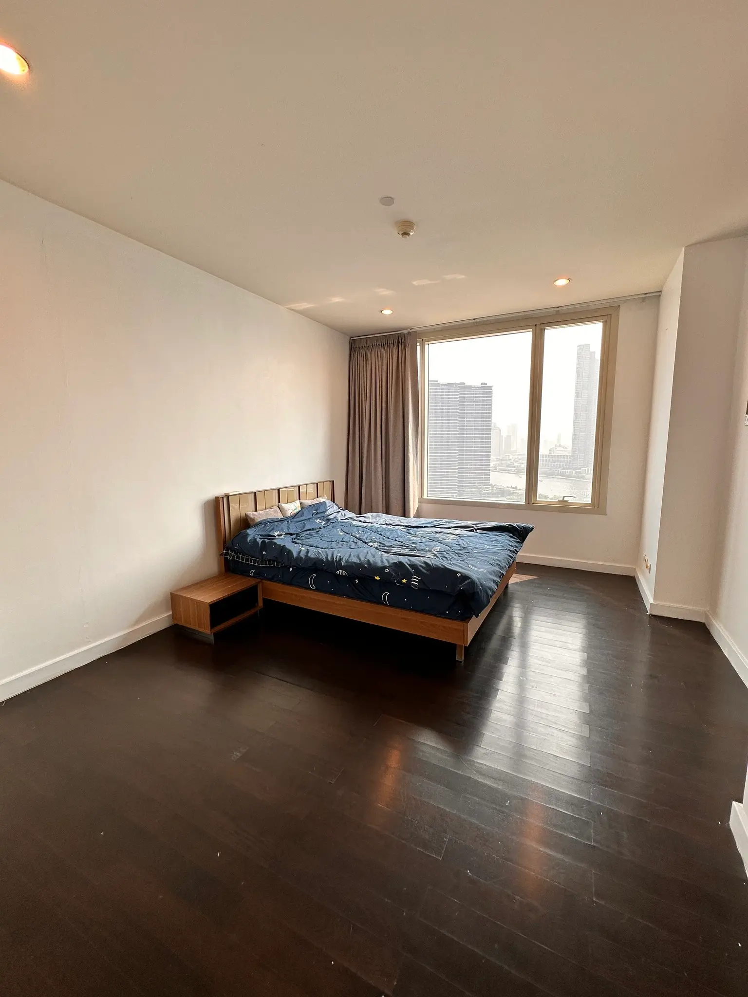 River View Penthouse large balcony and Pet friendly with for rent Pet friendly wiht  360 C View 