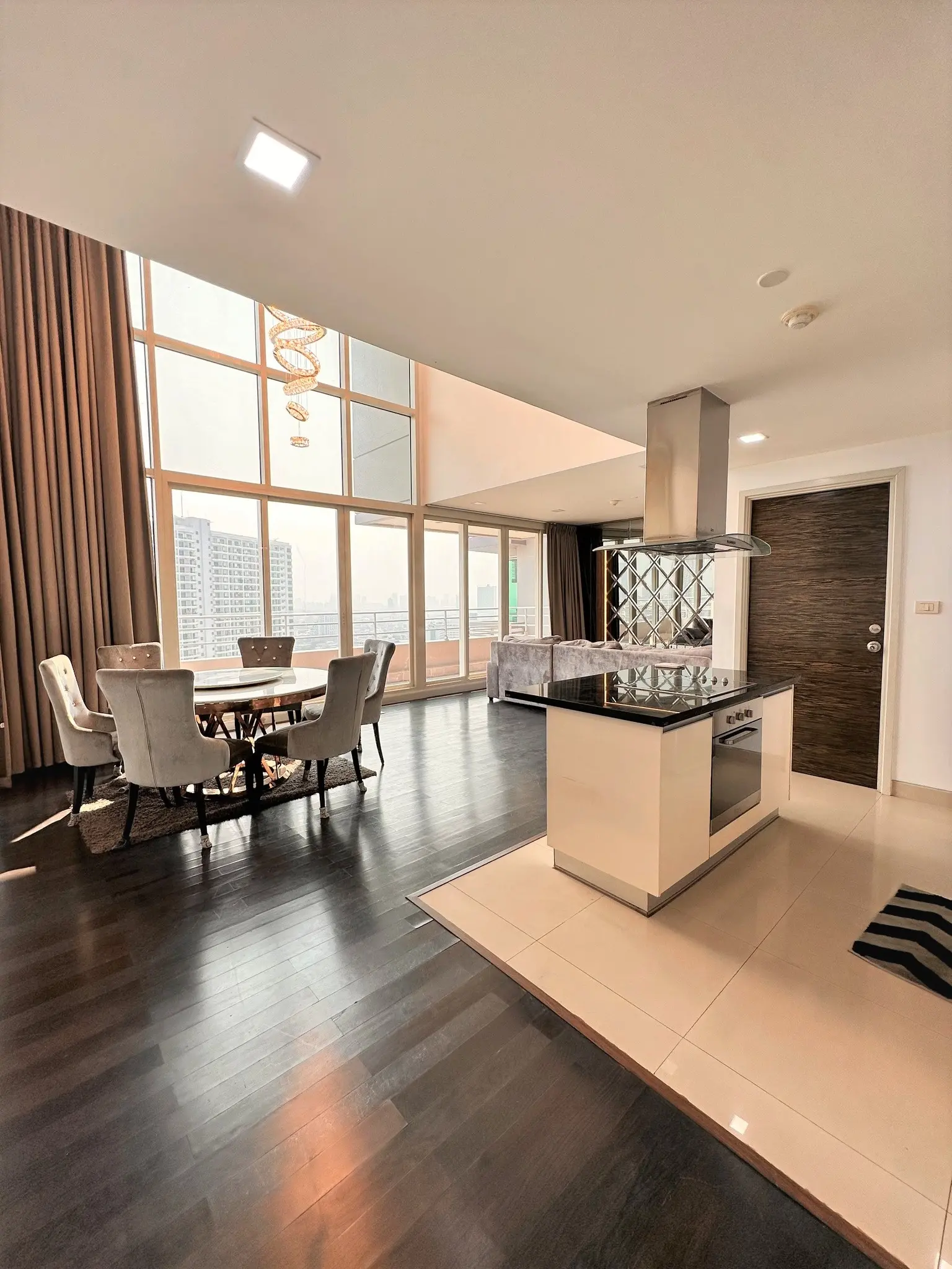 River View Penthouse large balcony and Pet friendly with for rent Pet friendly wiht  360 C View 