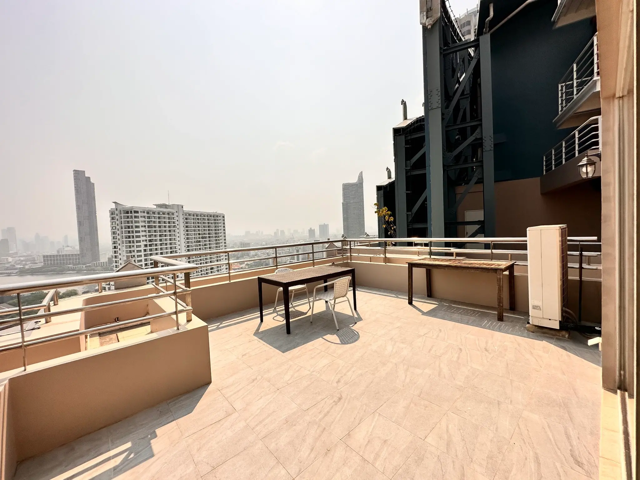 River View Penthouse large balcony and Pet friendly with for rent Pet friendly wiht  360 C View 