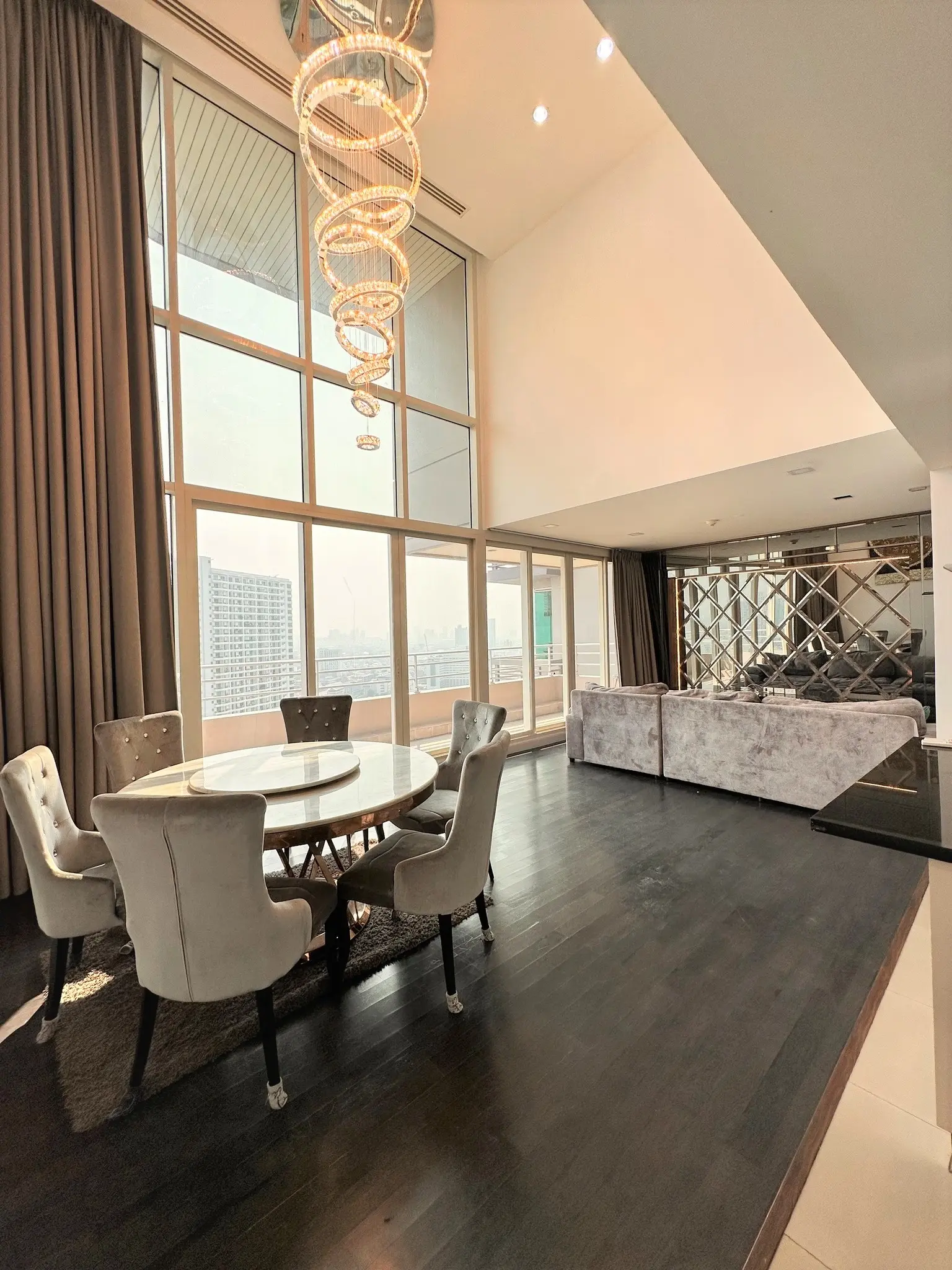 River View Penthouse large balcony and Pet friendly with for rent Pet friendly wiht  360 C View 