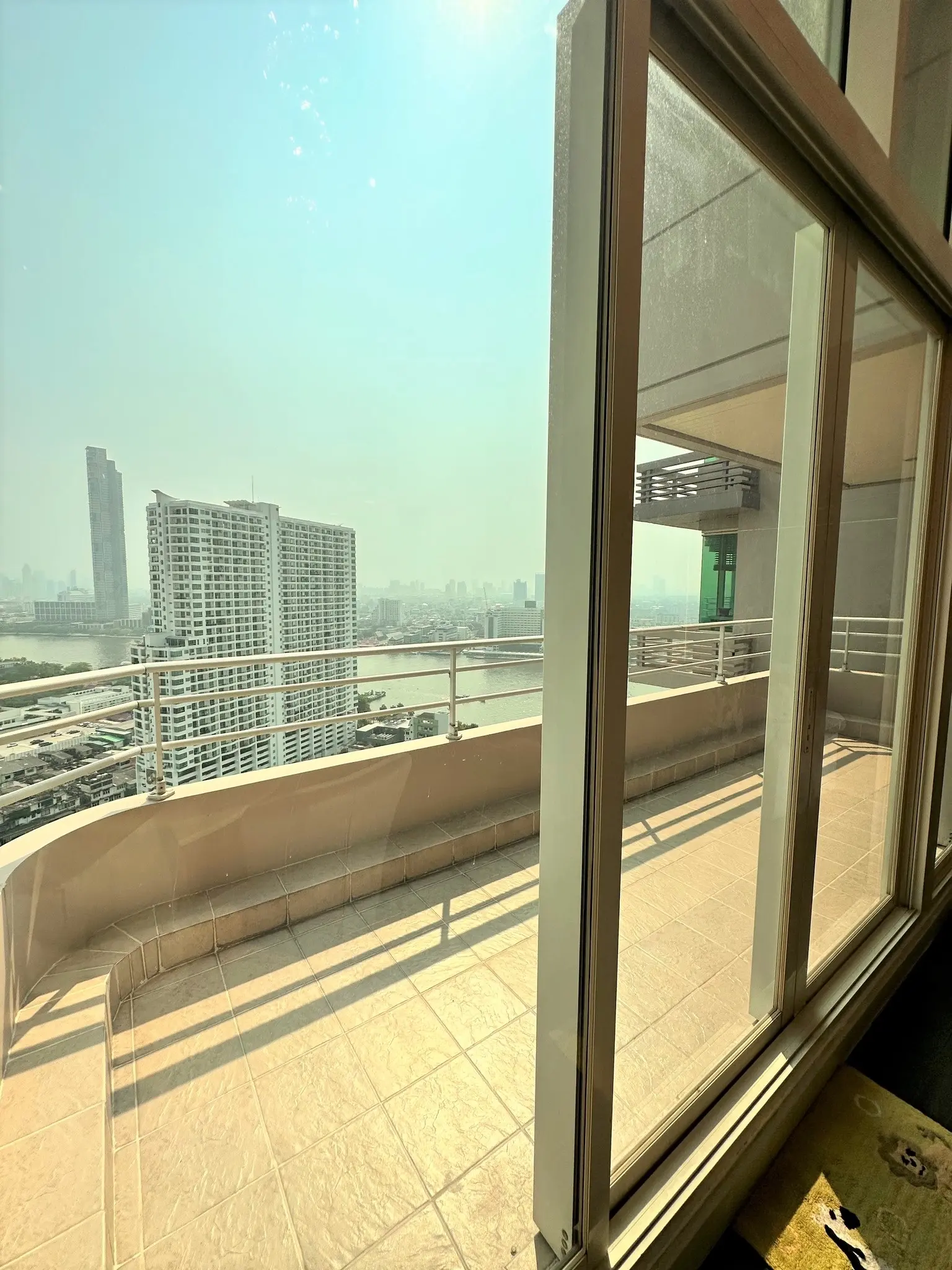 River View Penthouse large balcony and Pet friendly with for rent Pet friendly wiht  360 C View 
