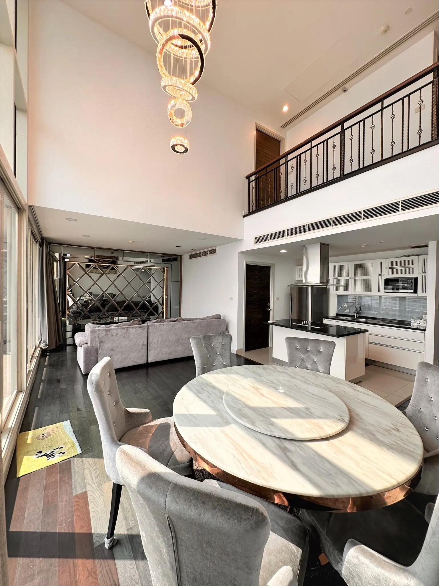 River View Penthouse large balcony and Pet friendly with for rent Pet friendly wiht  360 C View 