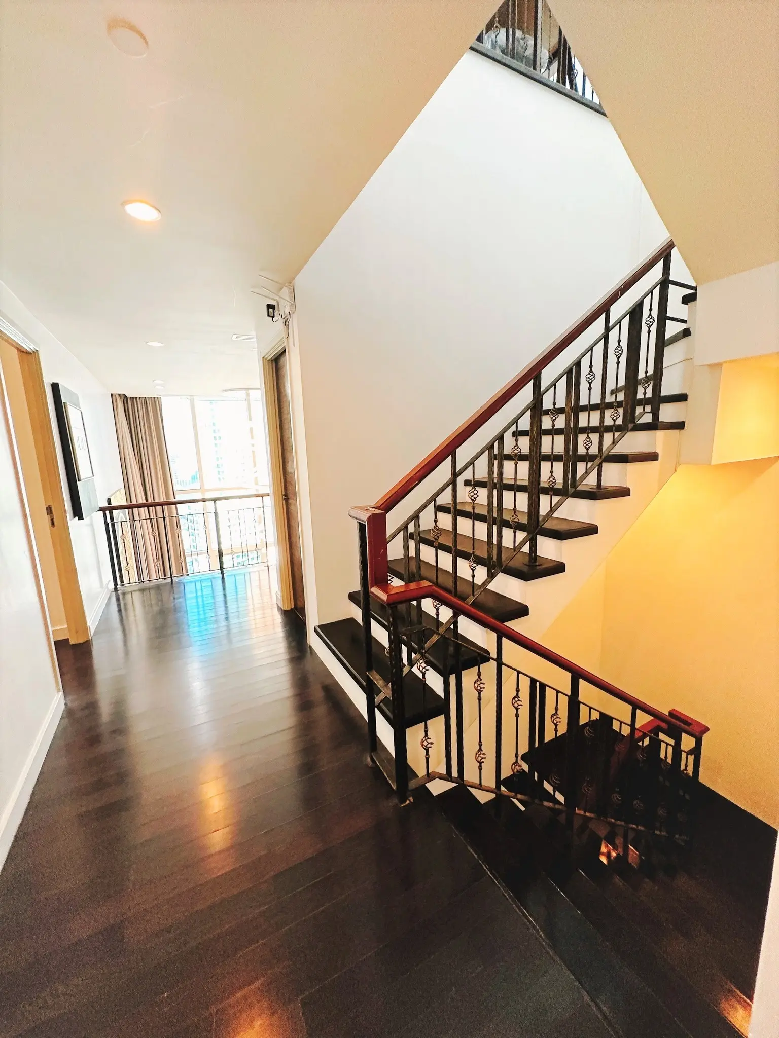 River View Penthouse large balcony and Pet friendly with for rent Pet friendly wiht  360 C View 