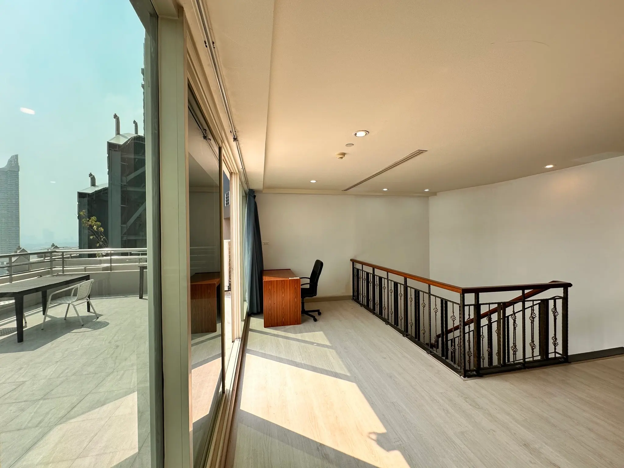 River View Penthouse large balcony and Pet friendly with for rent Pet friendly wiht  360 C View 