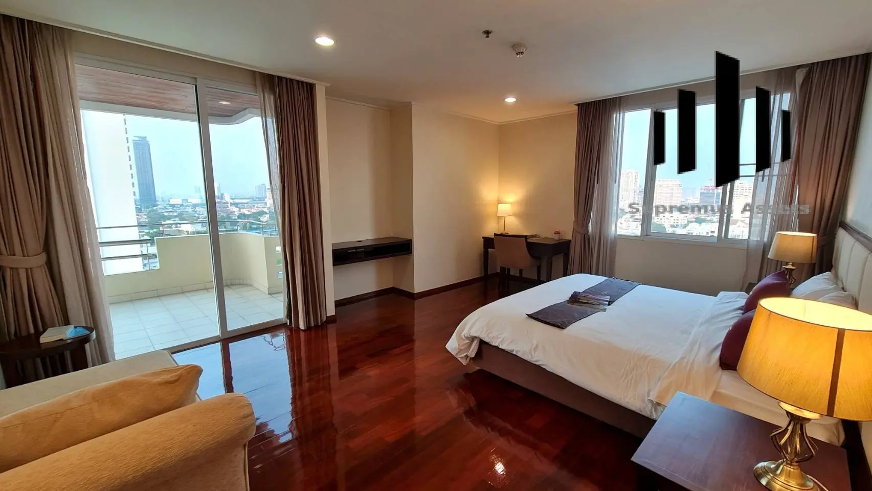 Service aparment for rent Large 3 beds  in Phompong