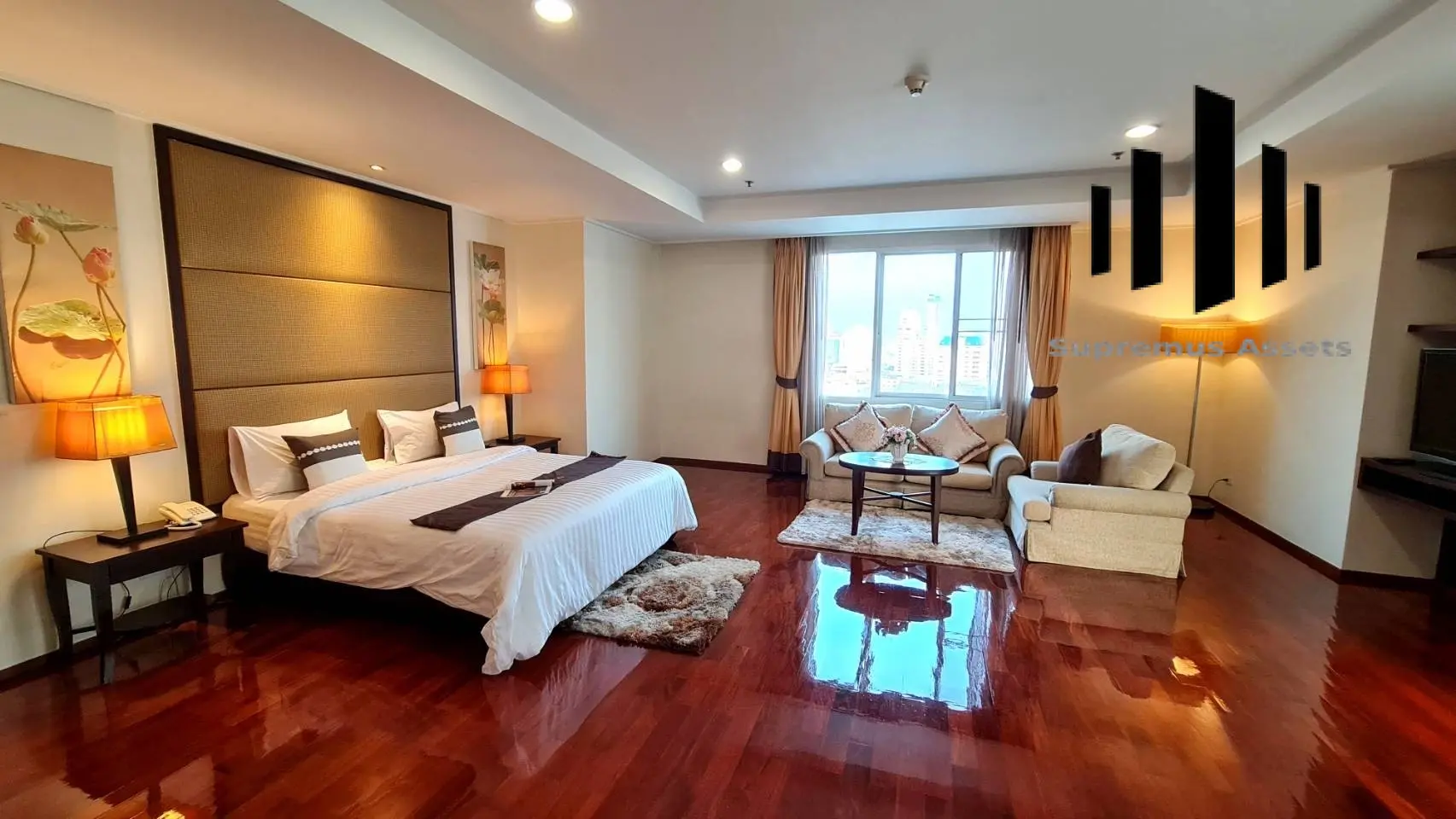 Service aparment for rent Large 3 beds  in Phompong