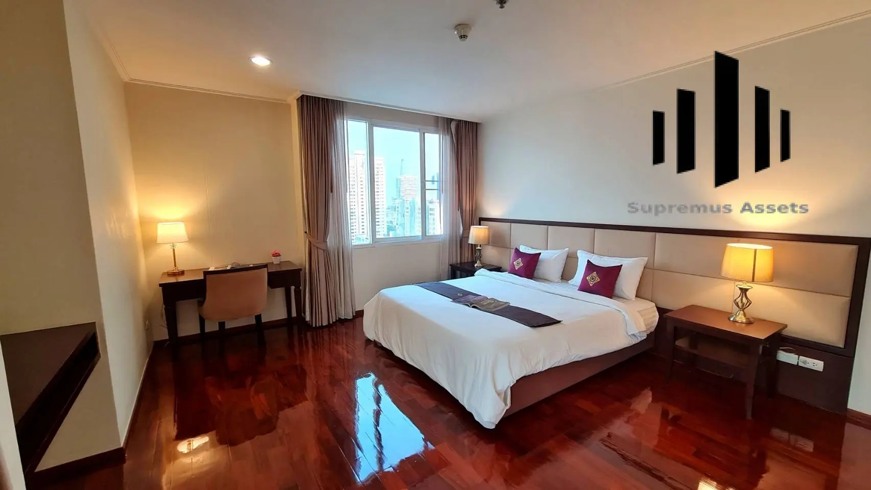 Service aparment for rent Large 3 beds  in Phompong