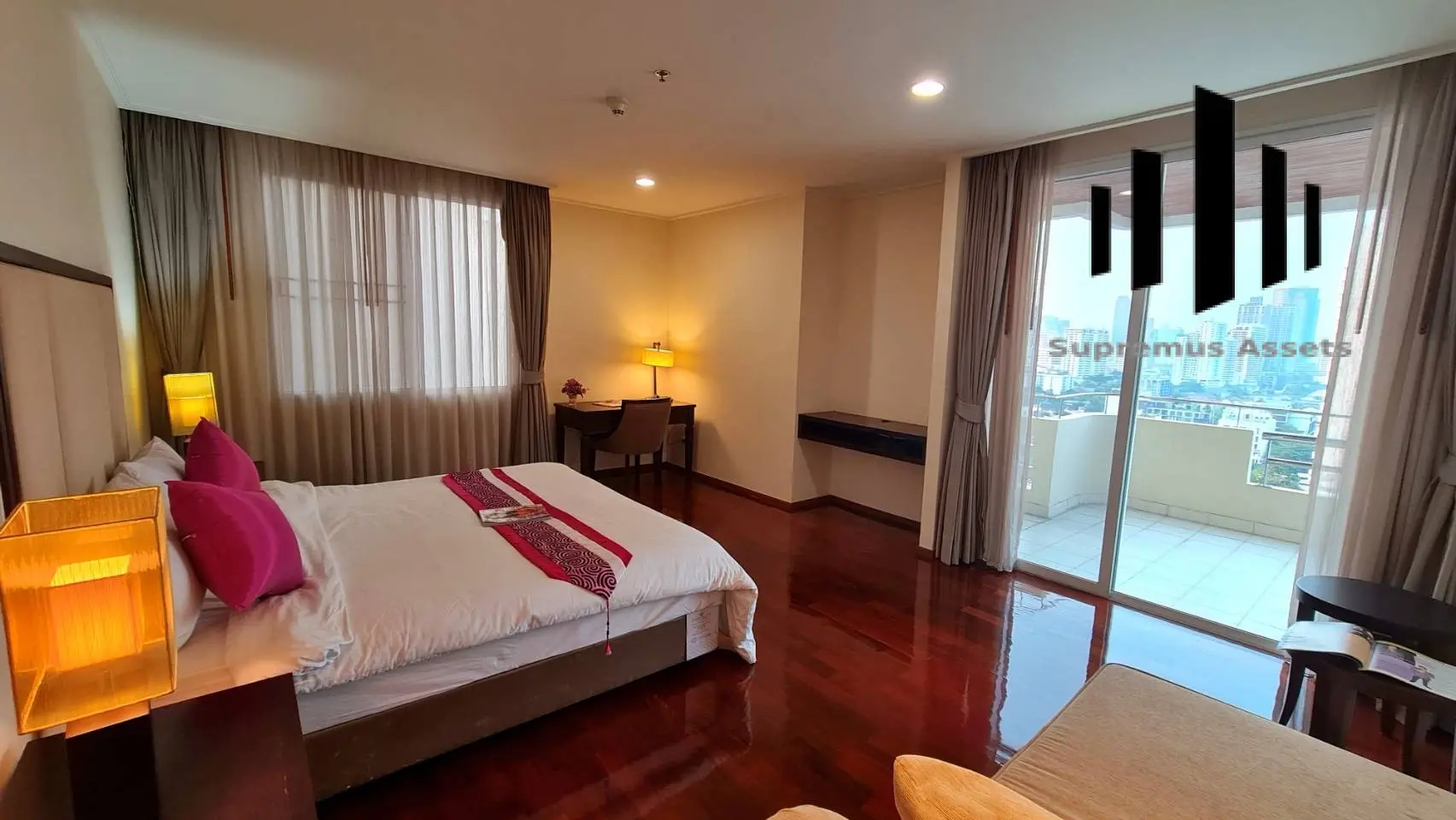 Service aparment for rent Large 3 beds  in Phompong