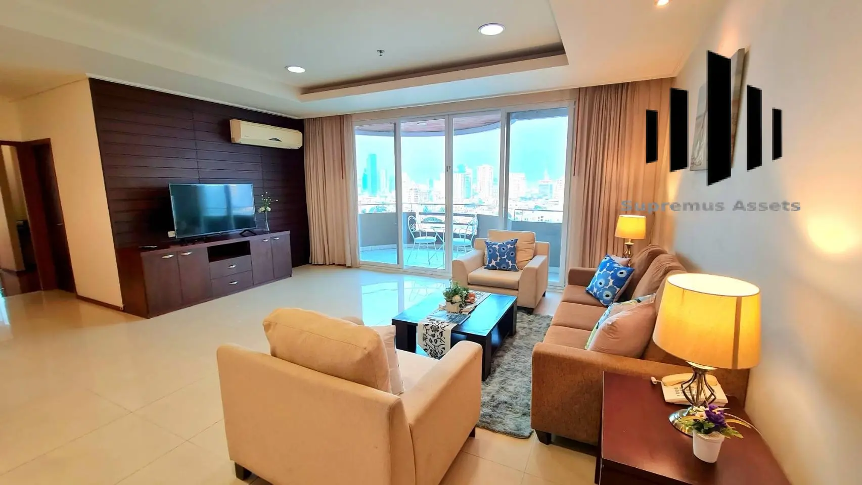 Service aparment for rent Large 3 beds  in Phompong