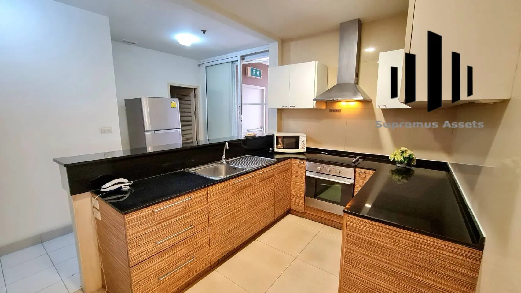 Service aparment for rent Large 3 beds  in Phompong
