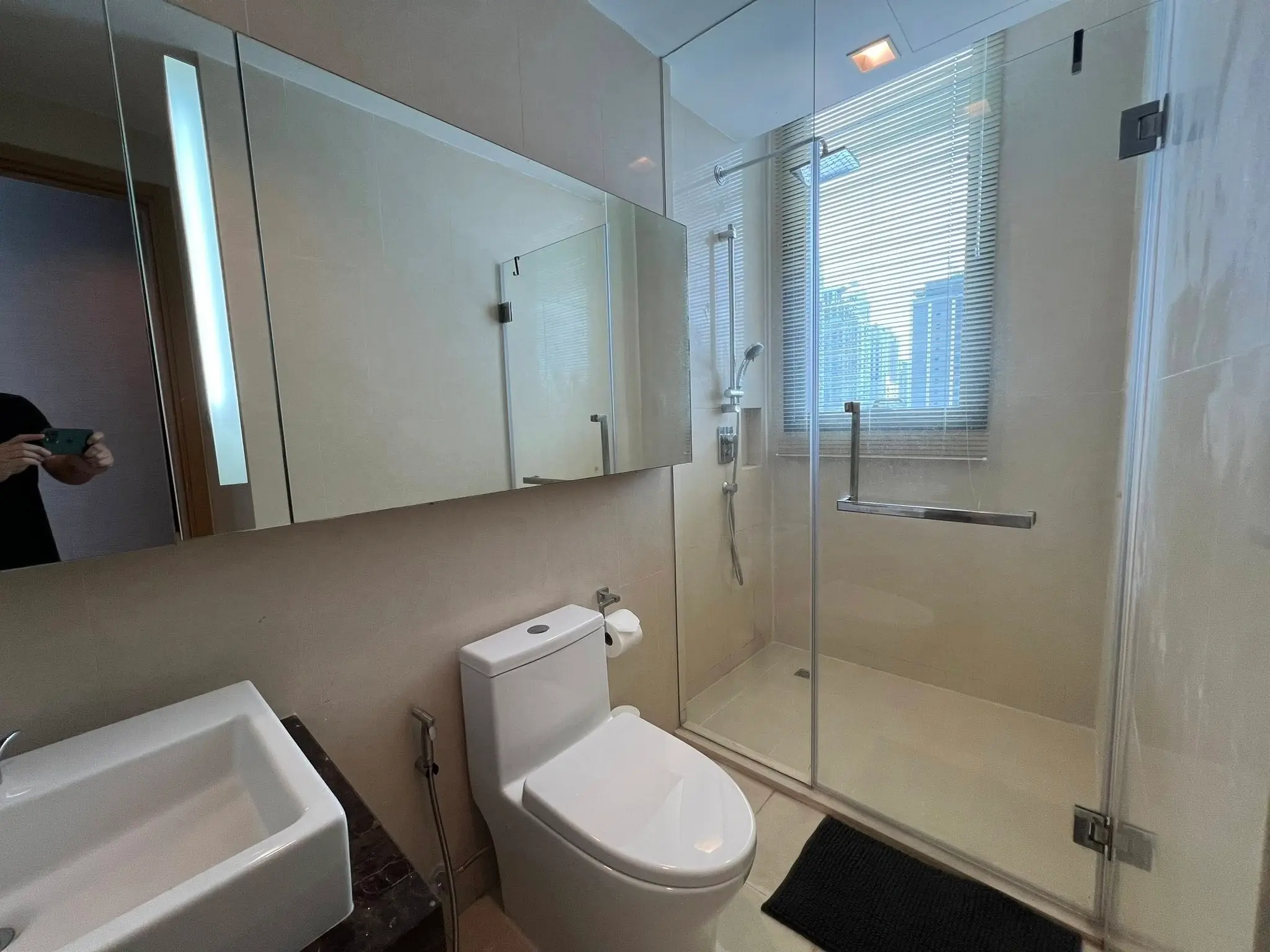 Hyde 13 for rent 2 beds Near BTS and hotel Hyatt 