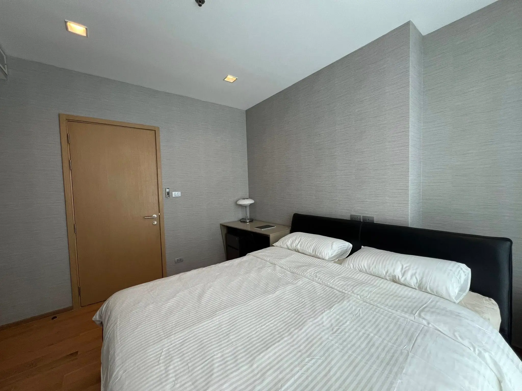 Hyde 13 for rent 2 beds Near BTS and hotel Hyatt 