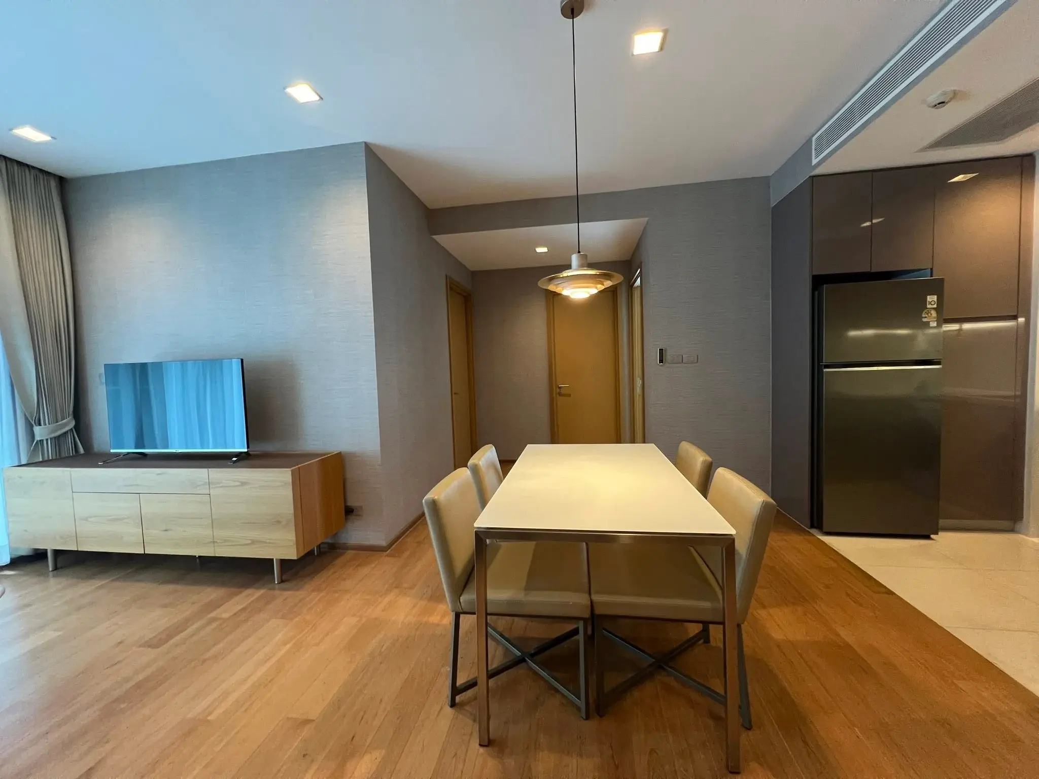 Hyde 13 for rent 2 beds Near BTS and hotel Hyatt 