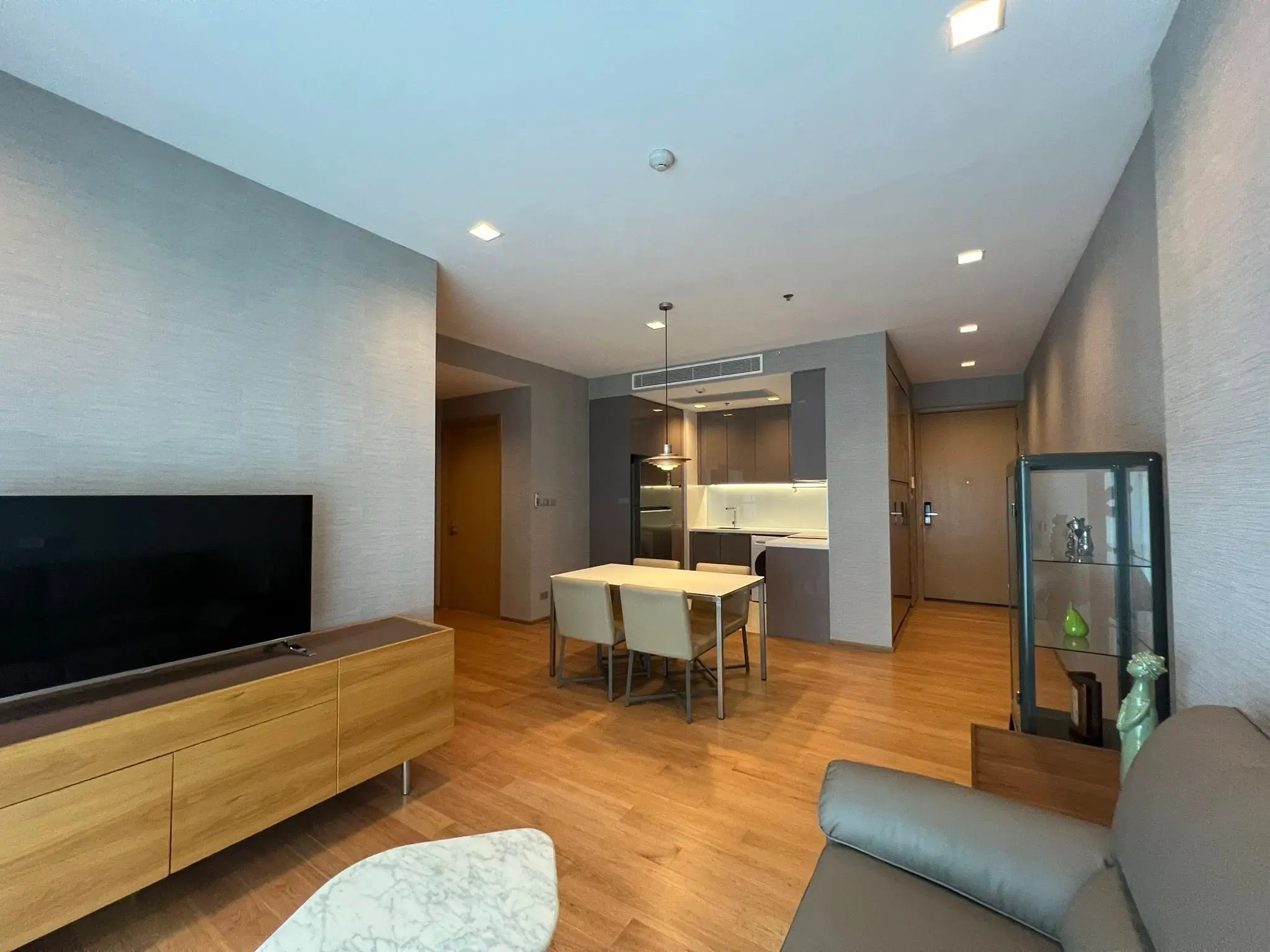 Hyde 13 for rent 2 beds Near BTS and hotel Hyatt 