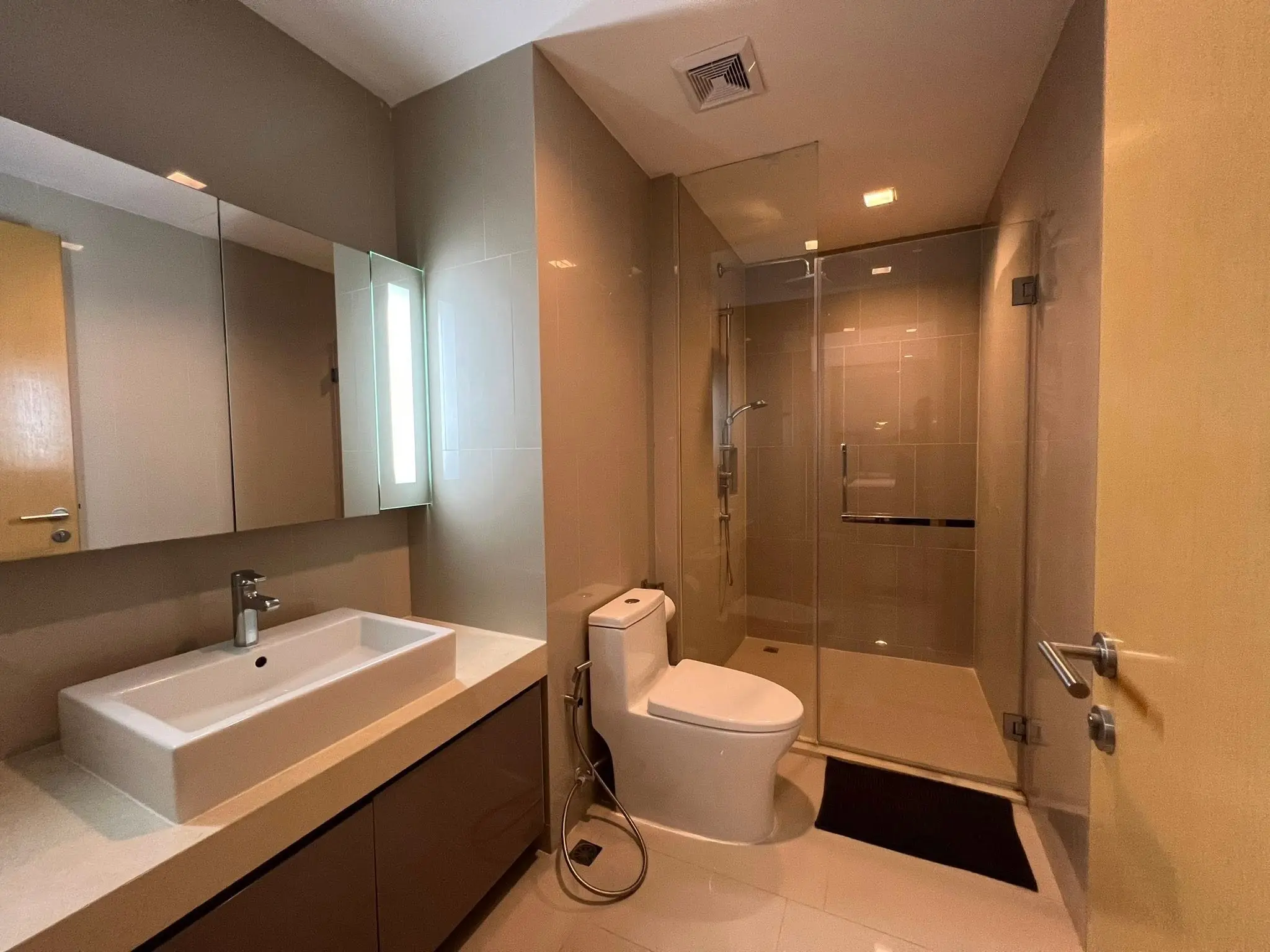 Hyde 13 for rent 2 beds Near BTS and hotel Hyatt 