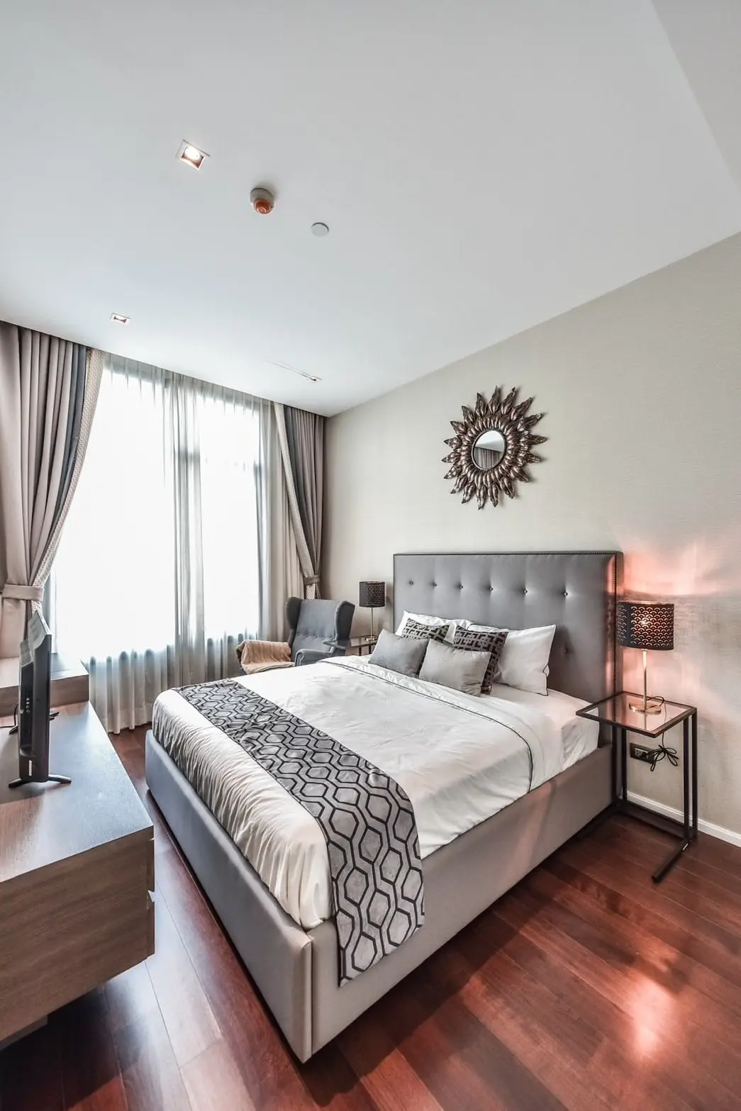 Diplomat 39 for rent 2 beds fully furnished with pool view