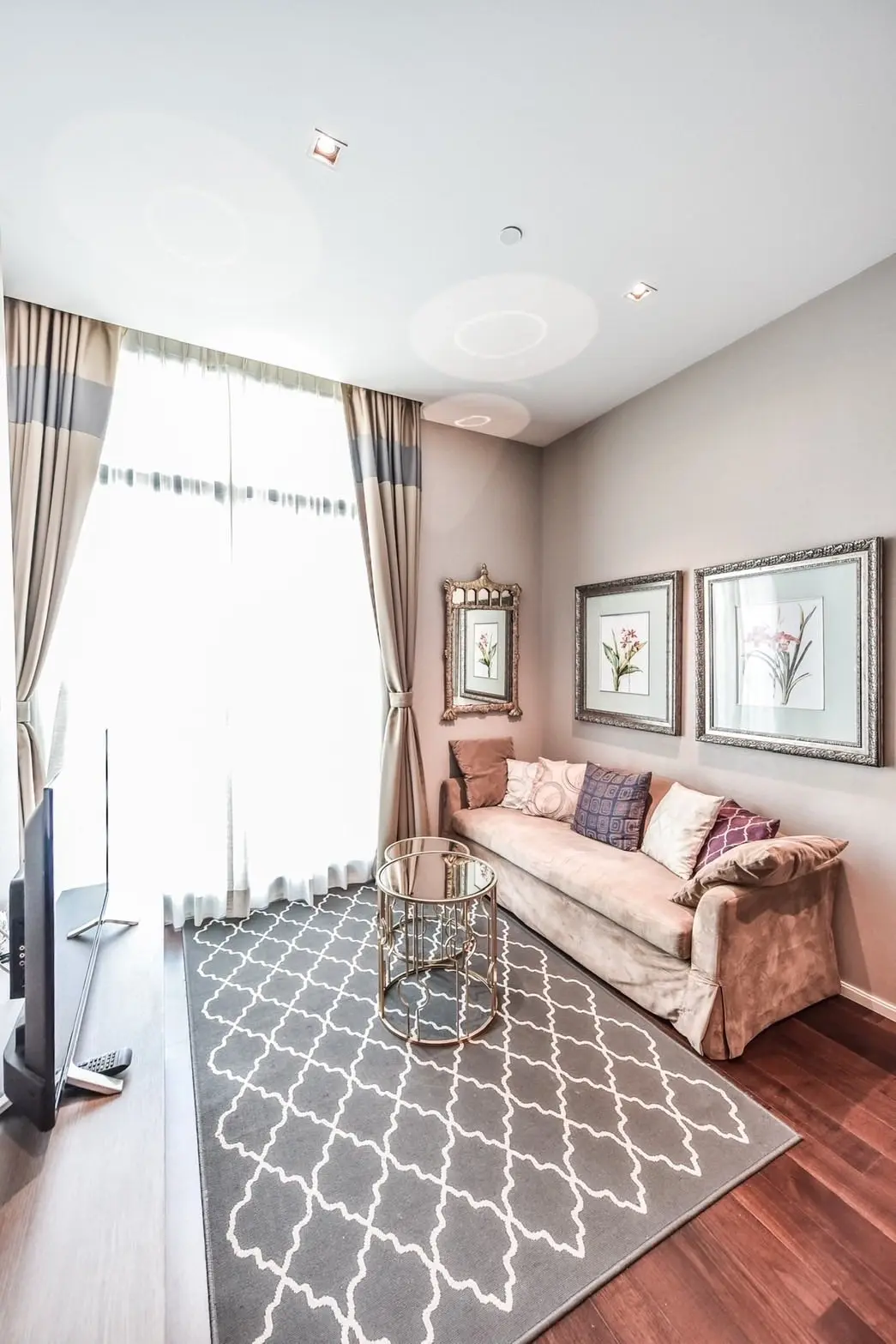 Diplomat 39 for rent 2 beds fully furnished with pool view