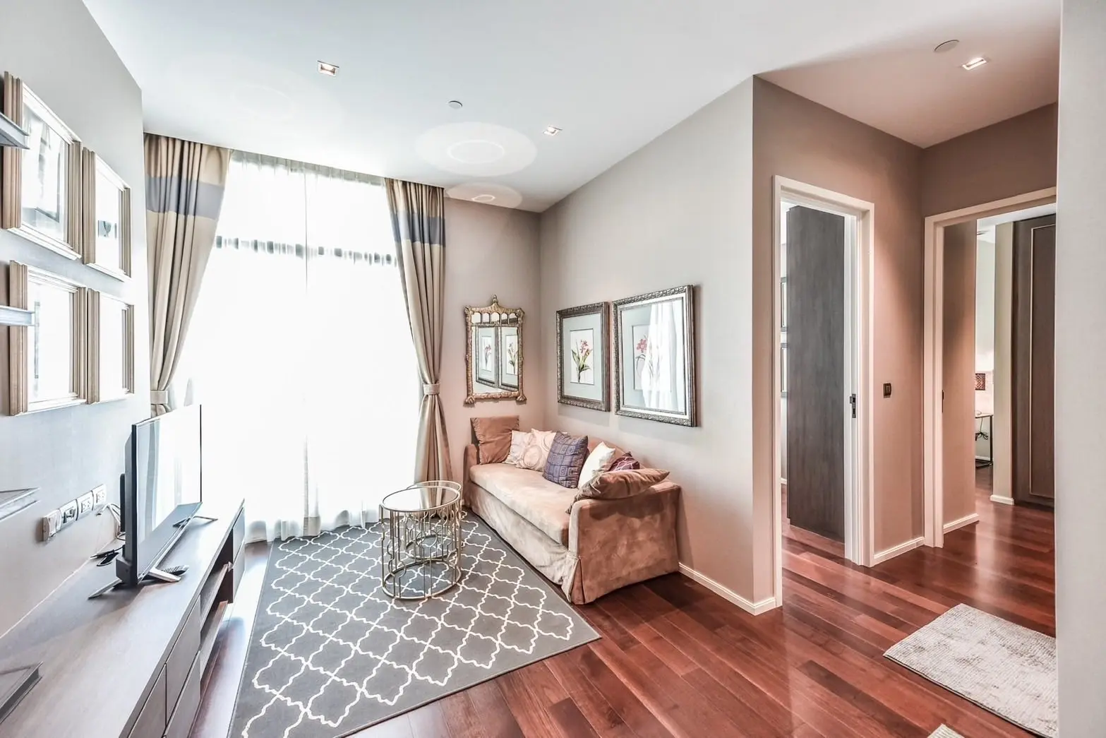 Diplomat 39 for rent 2 beds fully furnished with pool view
