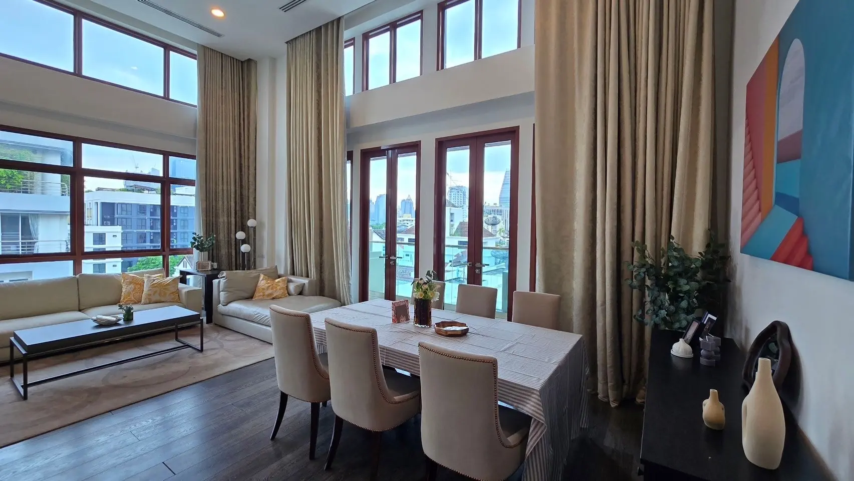 The Crest Ruamrudee 3+1 (maid room) beds high ceiling for rent.