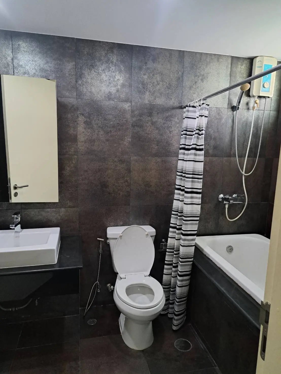 2 beds 2 baths in Sukhumvit 16 for rent 
