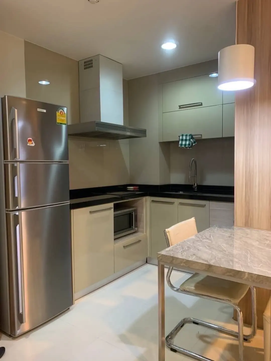 Condo Next to Emporium and Benjasiri Park for sale 