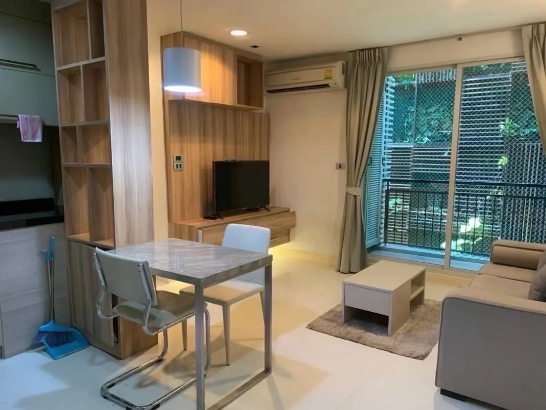 Condo Next to Emporium and Benjasiri Park for sale 