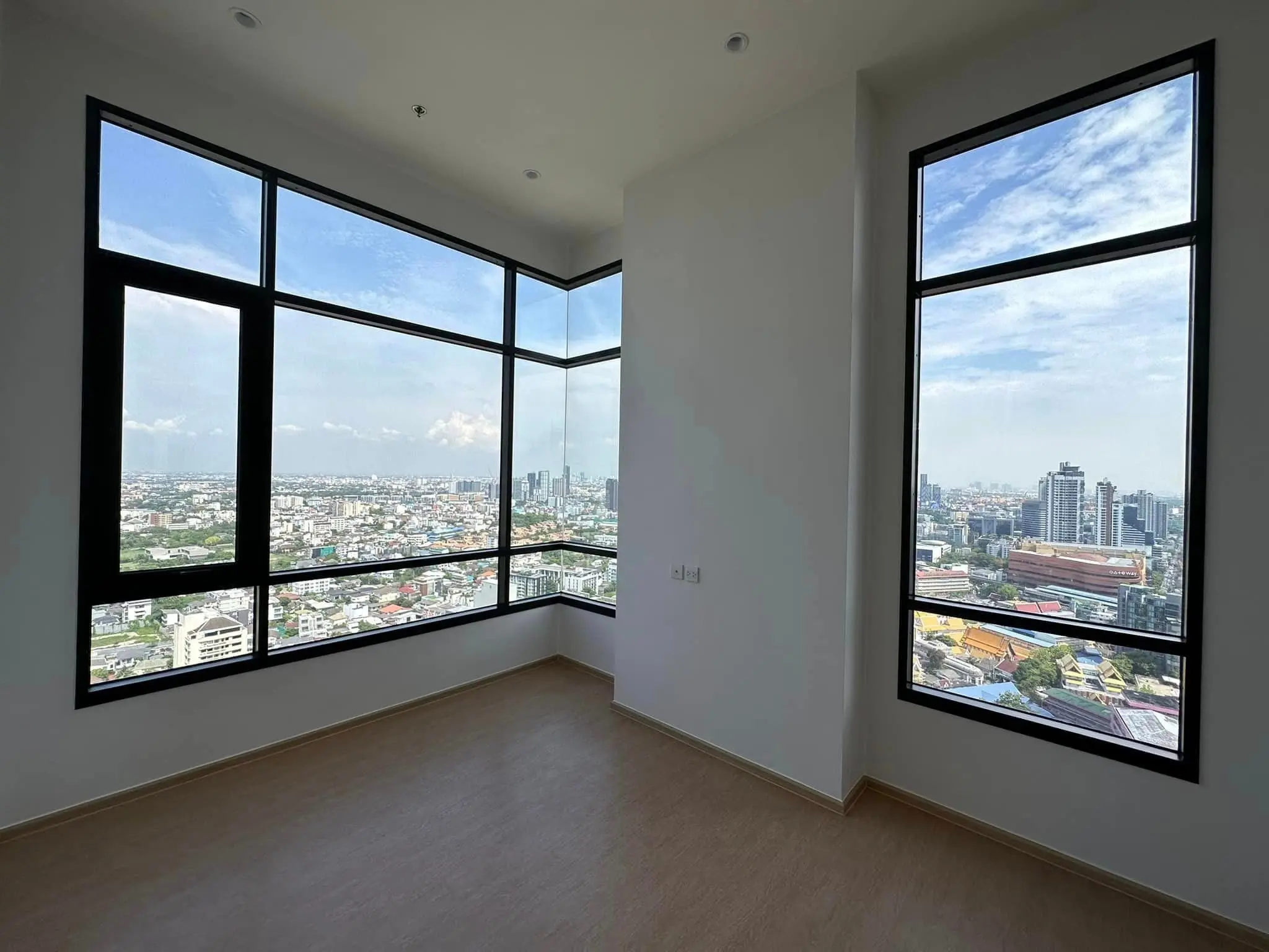Duplex for sale high floor in Ekamai, Brand new unit