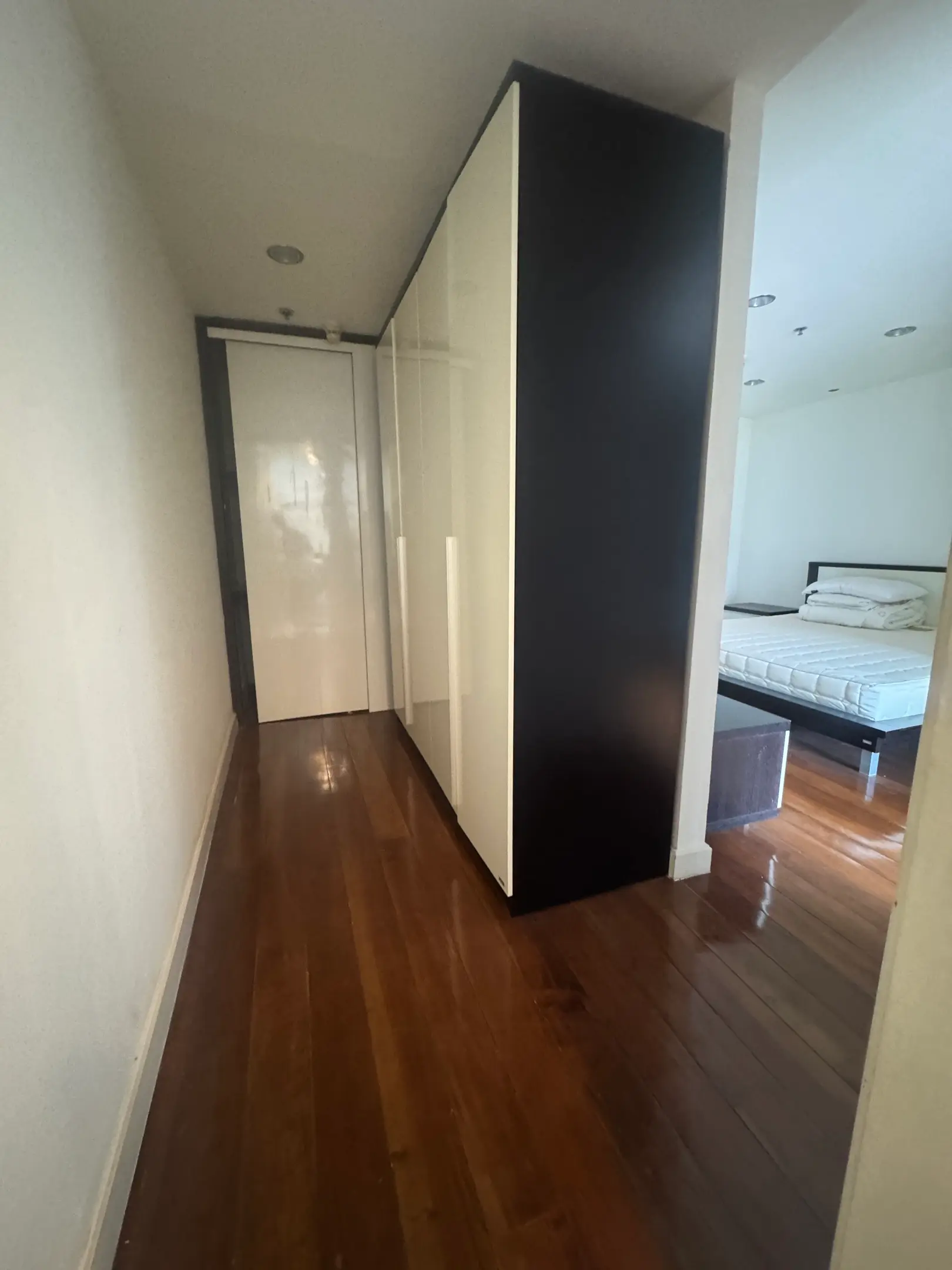 Large terrace condo in Sukhumvit 31 for sale 